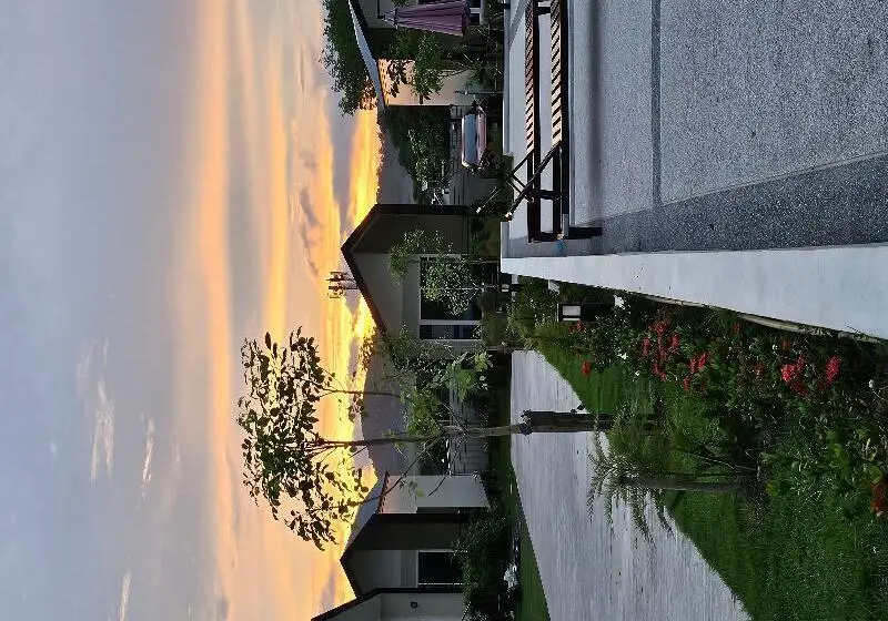 ホテル Nararin Family House