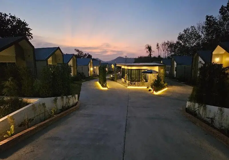 ホテル Nararin Family House