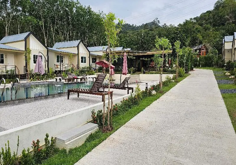 ホテル Nararin Family House