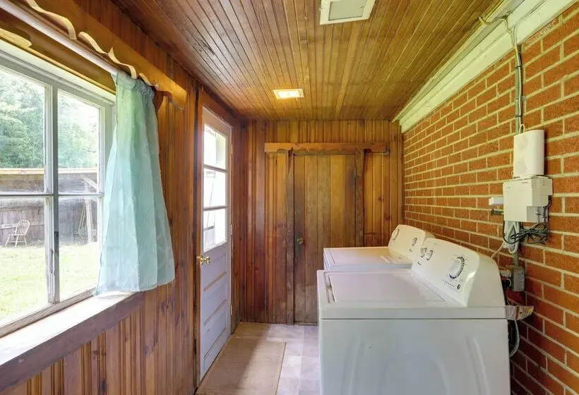 Blue Ridge Escape Near Hiking, Fishing, And Town