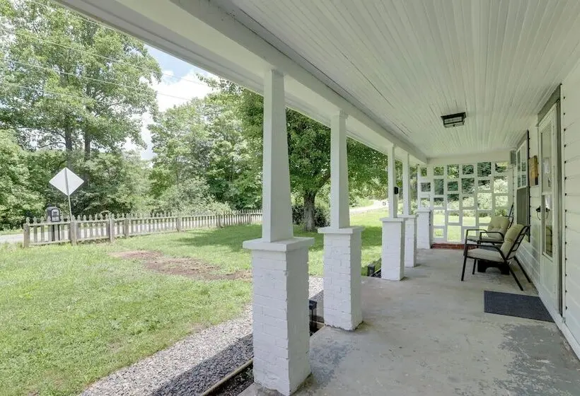 Blue Ridge Escape Near Hiking, Fishing, And Town