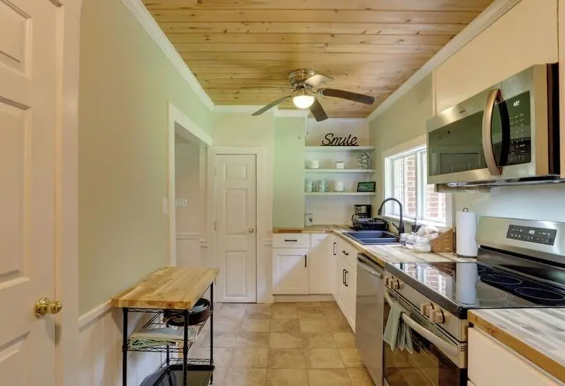 Blue Ridge Escape Near Hiking, Fishing, And Town