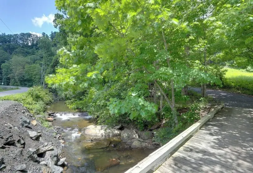 Blue Ridge Escape Near Hiking, Fishing, And Town