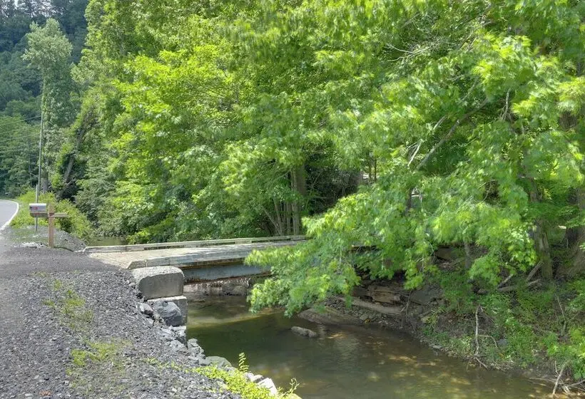 Blue Ridge Escape Near Hiking, Fishing, And Town