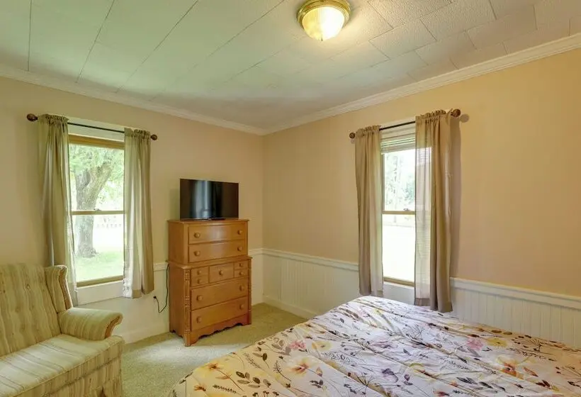 Blue Ridge Escape Near Hiking, Fishing, And Town