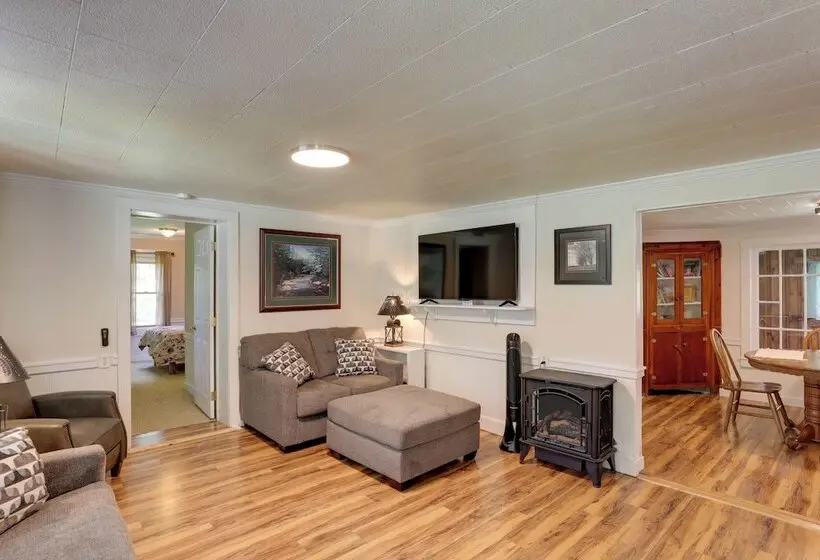 Blue Ridge Escape Near Hiking, Fishing, And Town