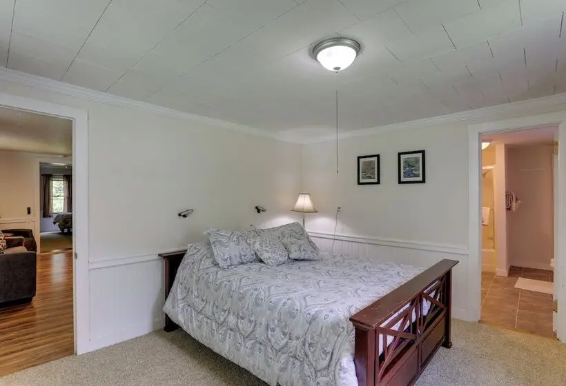 Blue Ridge Escape Near Hiking, Fishing, And Town