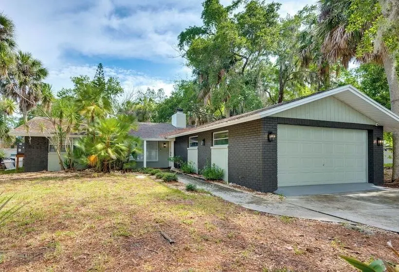 Home W/ Game Room Near Downtown New Port Richey