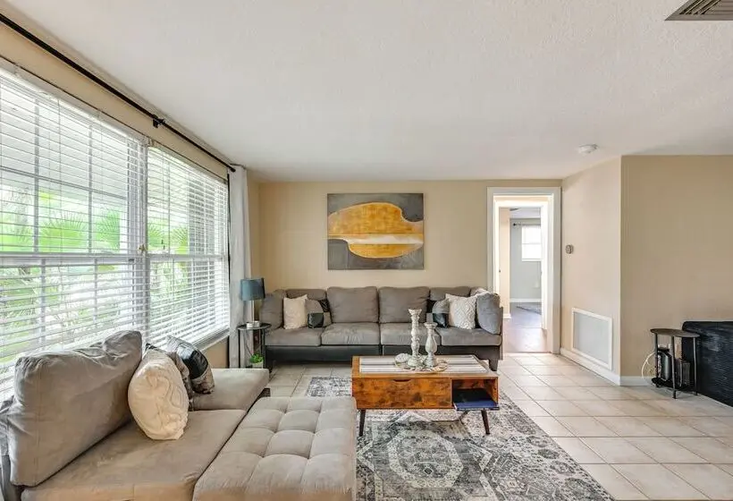 Home W/ Game Room Near Downtown New Port Richey
