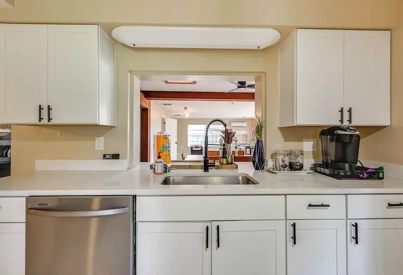 Home W/ Game Room Near Downtown New Port Richey