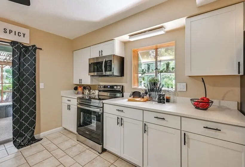 Home W/ Game Room Near Downtown New Port Richey