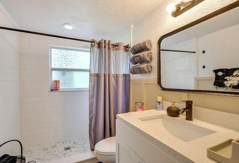 Home W/ Game Room Near Downtown New Port Richey