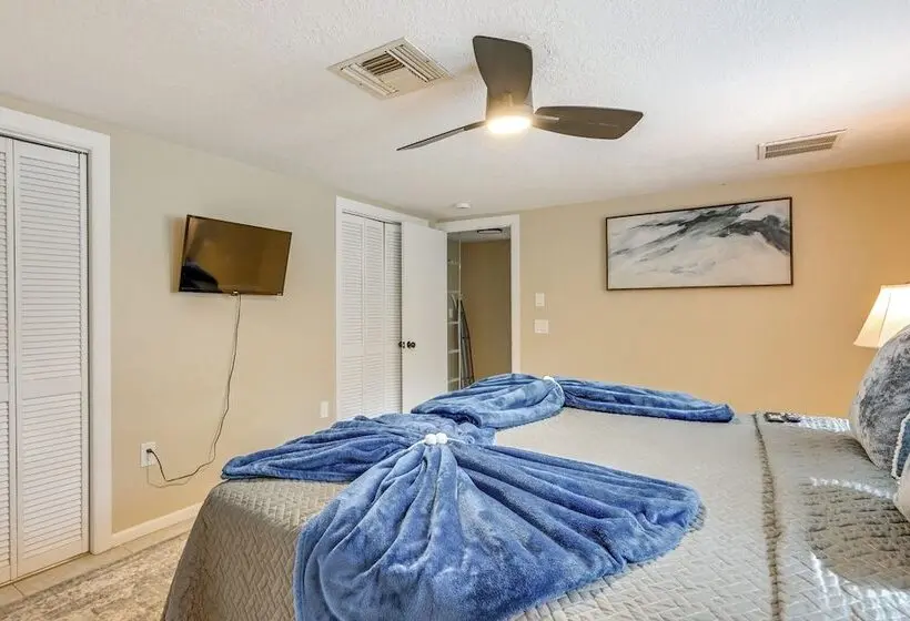 Home W/ Game Room Near Downtown New Port Richey