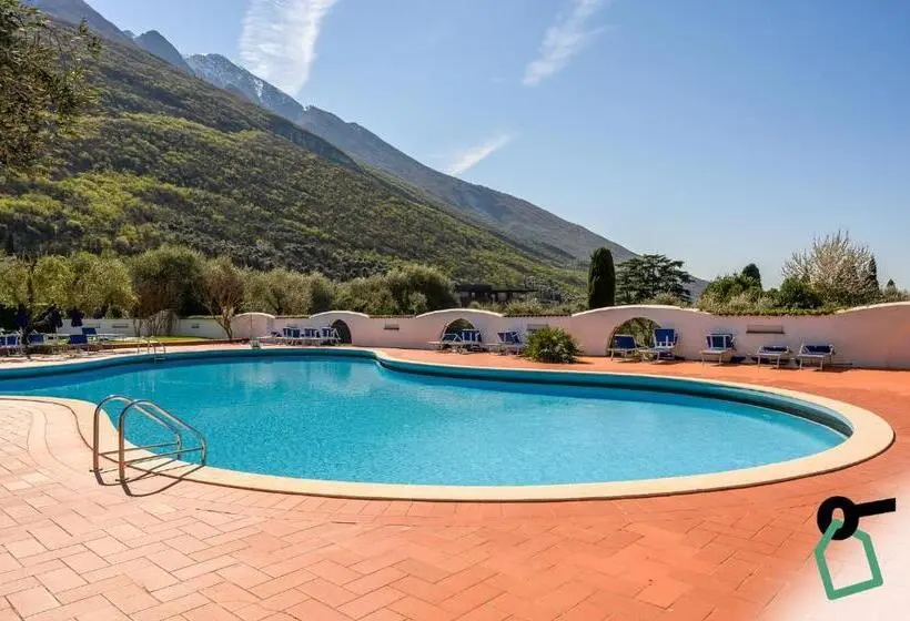 ホテル Hotiday Malcesine Garda