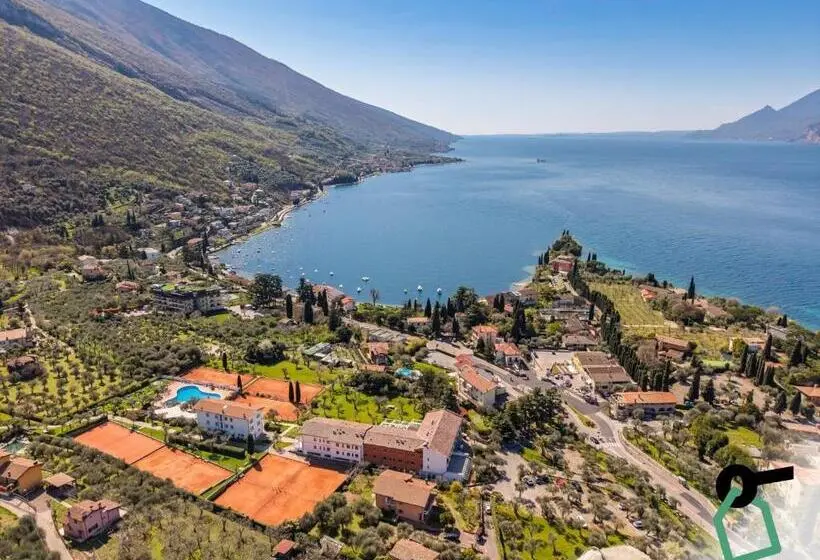 ホテル Hotiday Malcesine Garda