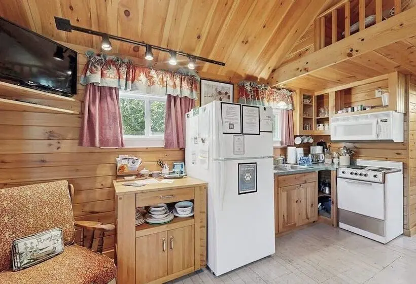 Lakefront Cottage With Full Kitchen, Firepit, Gas Grill, Wifi, A/c
