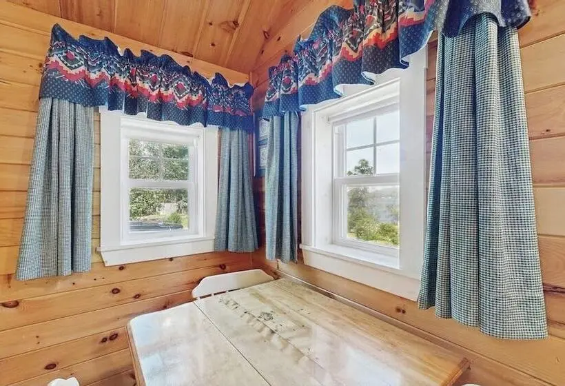 Lakefront Cottage With Full Kitchen, Firepit, Gas Grill, Wifi, A/c