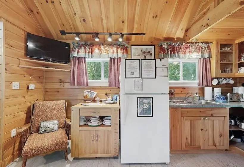 Lakefront Cottage With Full Kitchen, Firepit, Gas Grill, Wifi, A/c