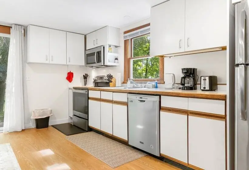 Two Level Unit W/ Patio, Deck, Firepit, Private Washer/ Dryer, And Free Wifi