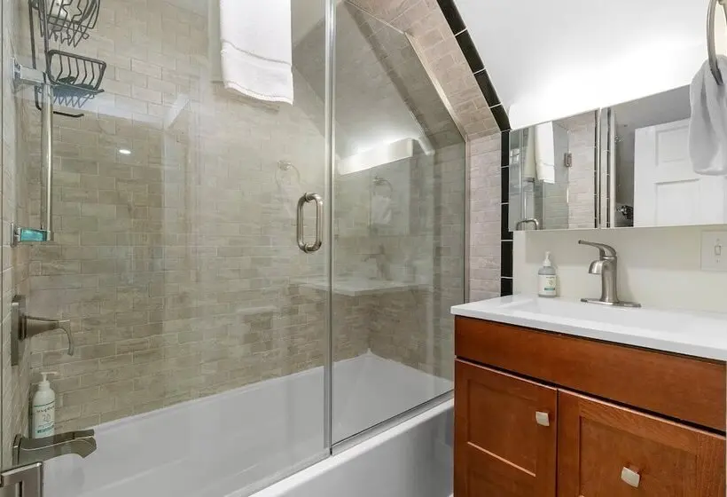 Two Level Unit W/ Patio, Deck, Firepit, Private Washer/ Dryer, And Free Wifi