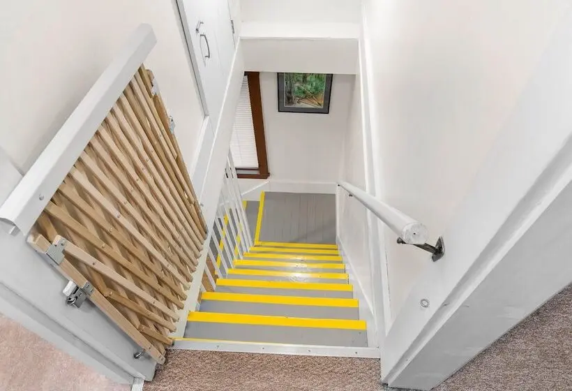 Two Level Unit W/ Patio, Deck, Firepit, Private Washer/ Dryer, And Free Wifi