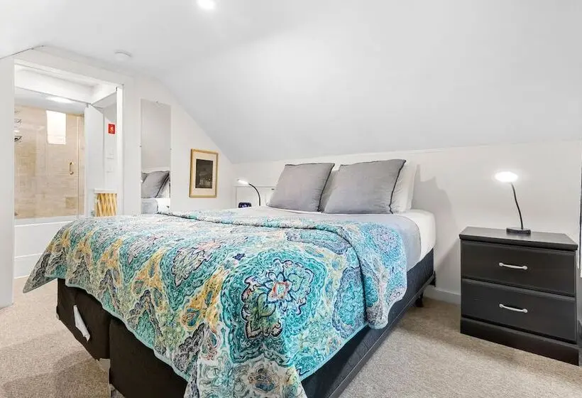 Two Level Unit W/ Patio, Deck, Firepit, Private Washer/ Dryer, And Free Wifi