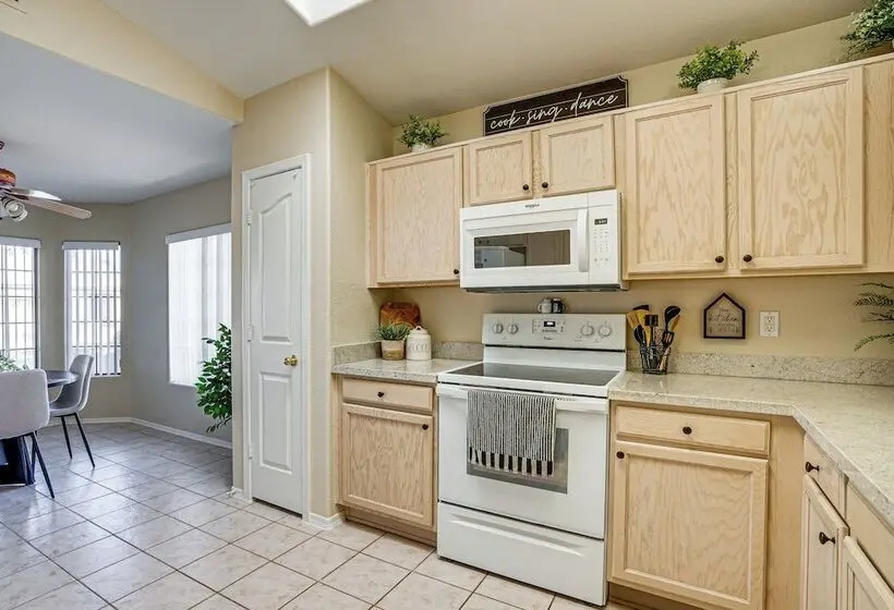 2 Mi To Surprise Stadium! Dog Friendly Home, Pool