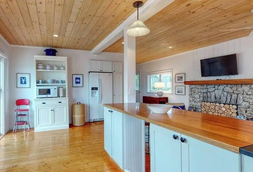 Bayfront Cottage On Mill Cove W/ Private Dock & Furnished Deck Walk Downtown