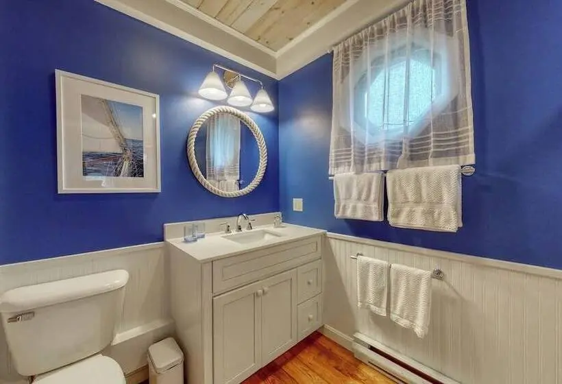 Bayfront Cottage On Mill Cove W/ Private Dock & Furnished Deck Walk Downtown