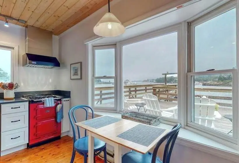 Bayfront Cottage On Mill Cove W/ Private Dock & Furnished Deck Walk Downtown