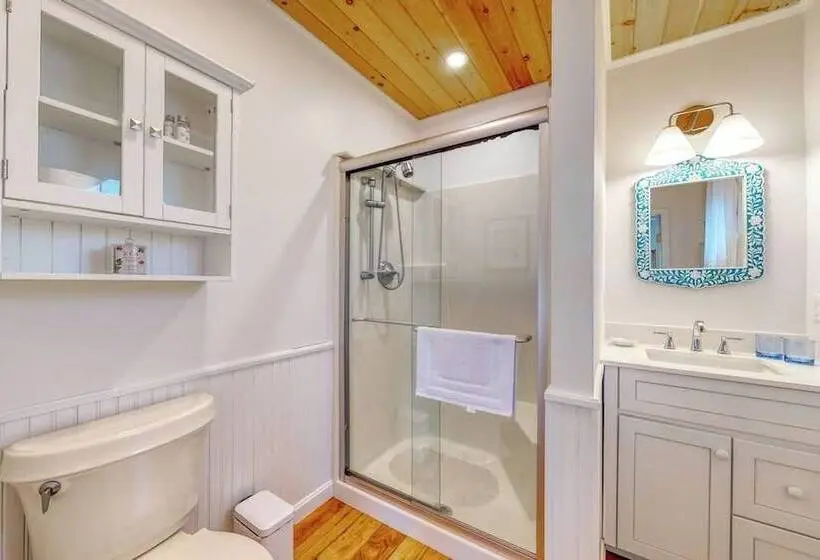 Bayfront Cottage On Mill Cove W/ Private Dock & Furnished Deck Walk Downtown