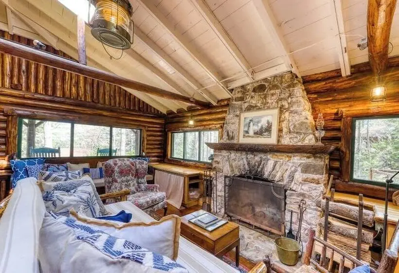 Dreamy Wooded Cabin W/ Spacious Deck, Free Wifi, Secluded Location & More