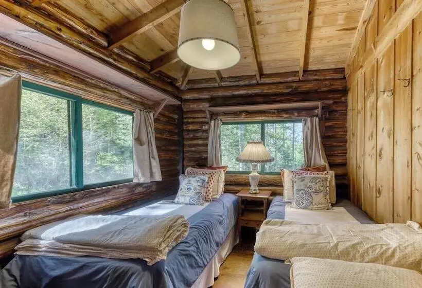 Dreamy Wooded Cabin W/ Spacious Deck, Free Wifi, Secluded Location & More