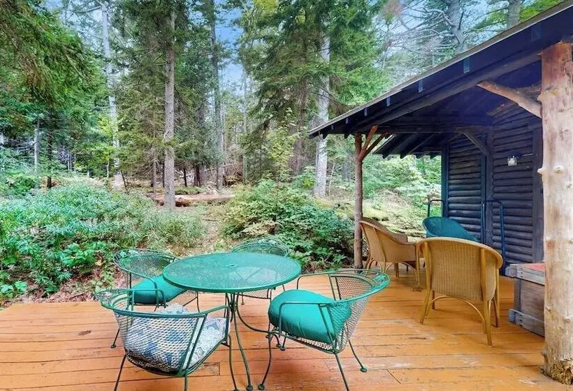 Dreamy Wooded Cabin W/ Spacious Deck, Free Wifi, Secluded Location & More