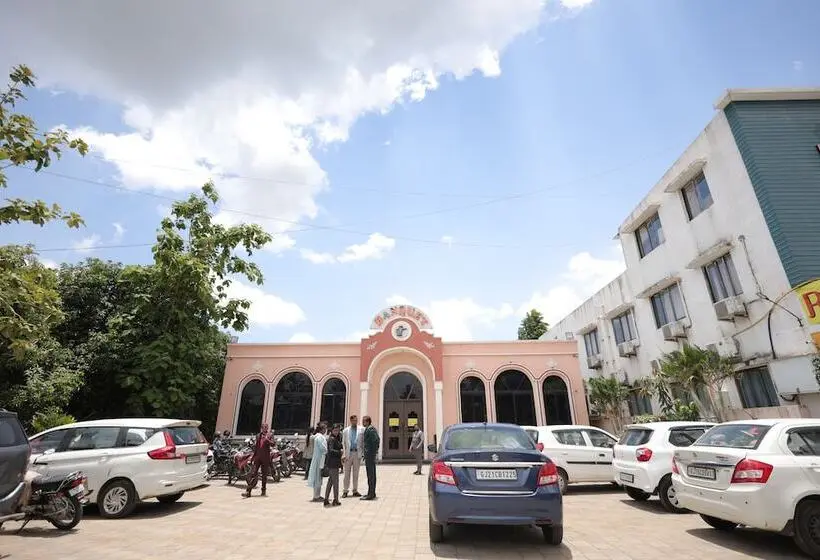 ホテル Rangoli Dharampur
