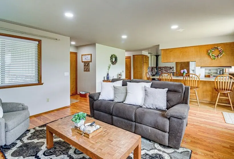Sunny Sequim Getaway: Walk To Downtown Shops!