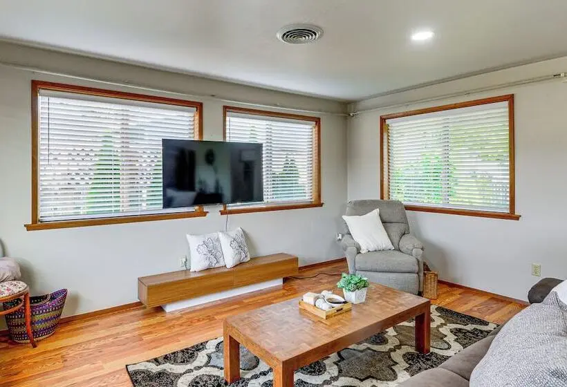 Sunny Sequim Getaway: Walk To Downtown Shops!