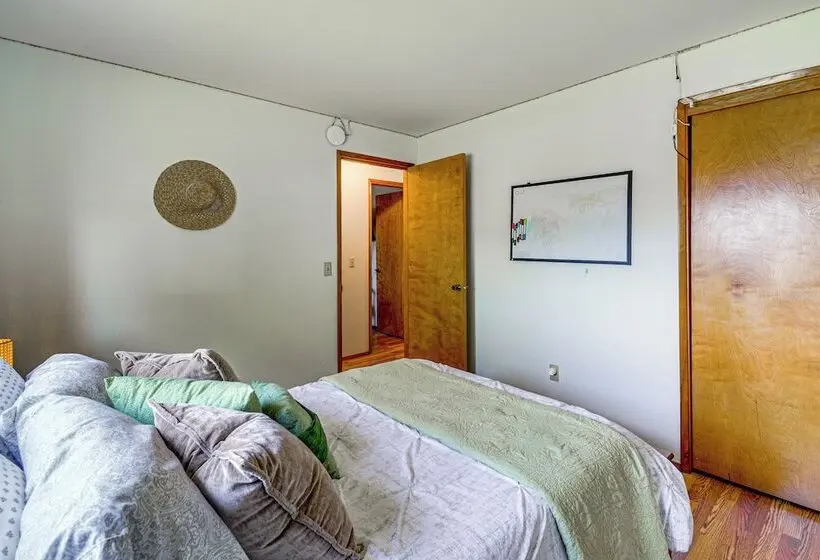 Sunny Sequim Getaway: Walk To Downtown Shops!