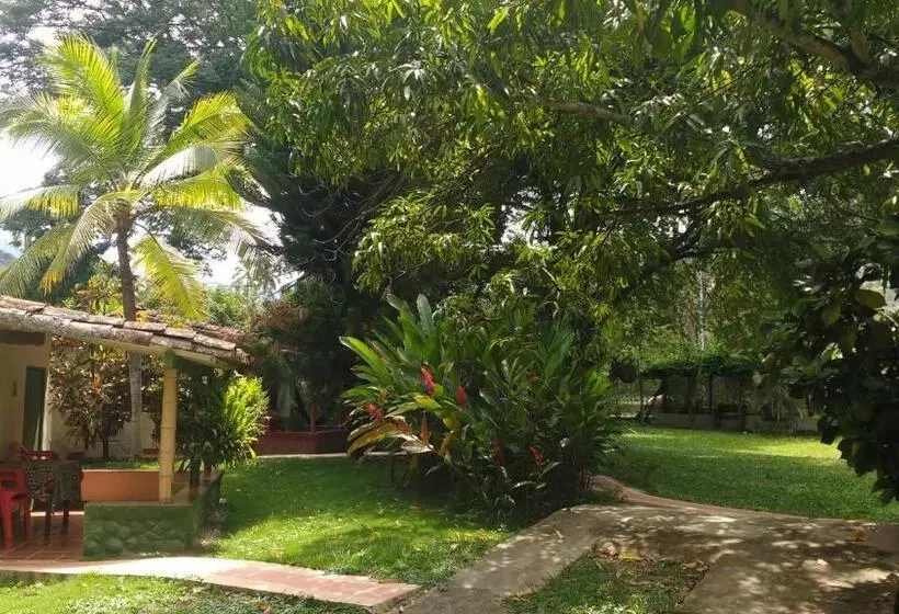 Las Cabanas De Pino Hostel