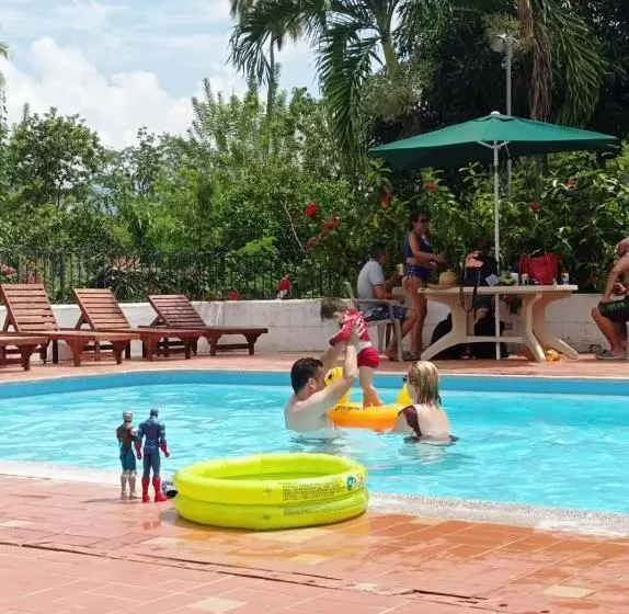 Las Cabanas De Pino Hostel