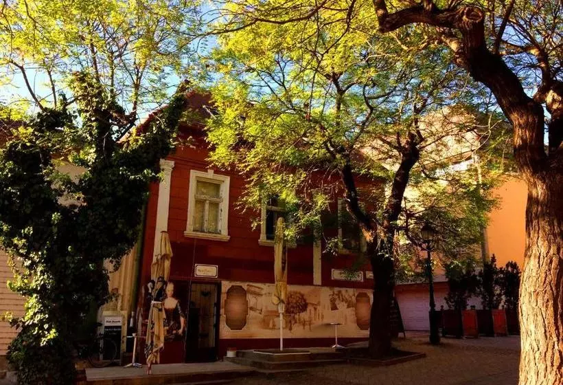 ペンション Eszterhazy Guesthouse