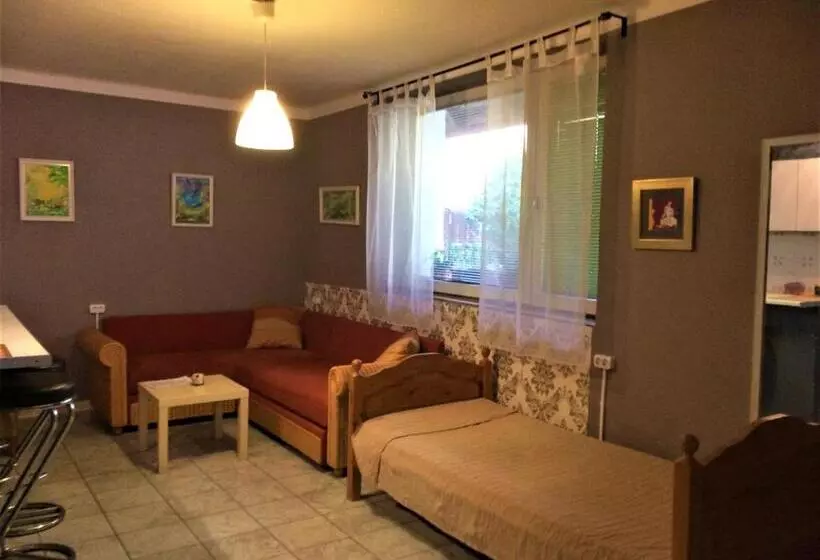 ペンション Eszterhazy Guesthouse