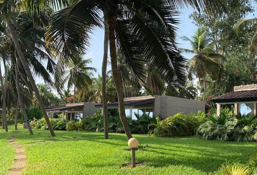 هتل Coucoue Lodge