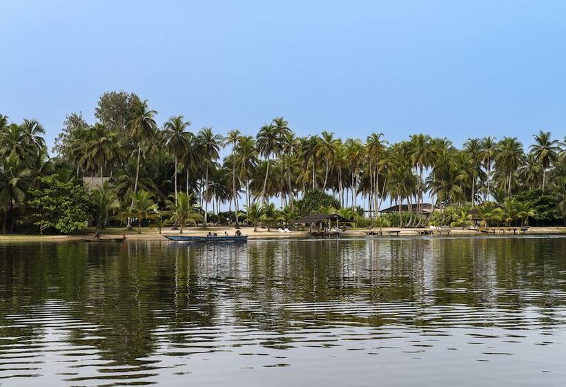 هتل Coucoue Lodge