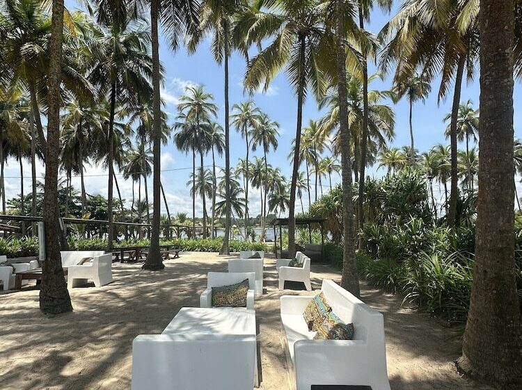 هتل Coucoue Lodge