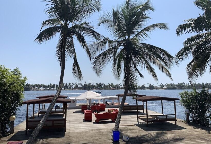 هتل Coucoue Lodge