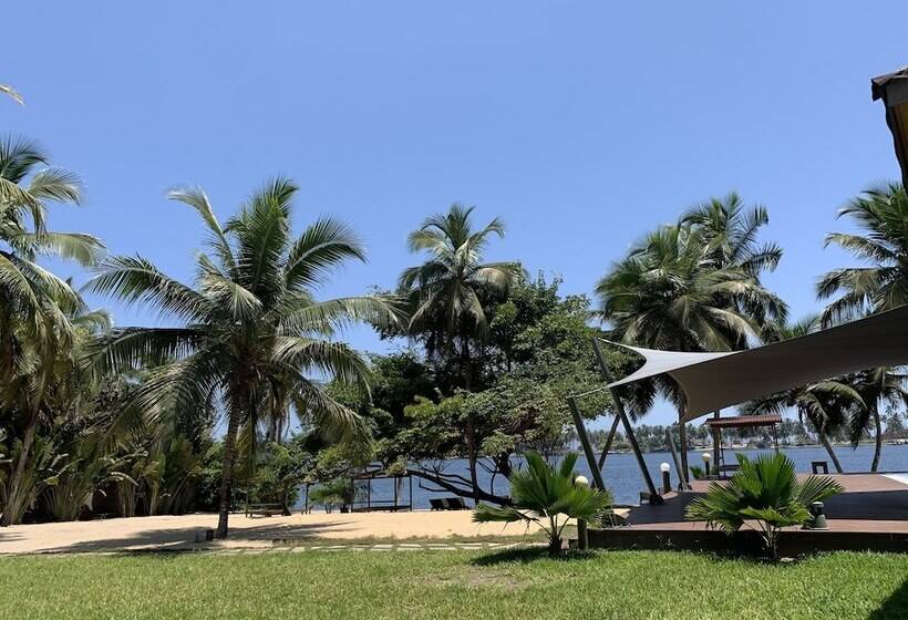 هتل Coucoue Lodge