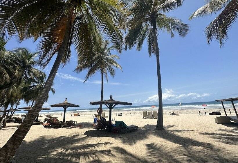 هتل Coucoue Lodge