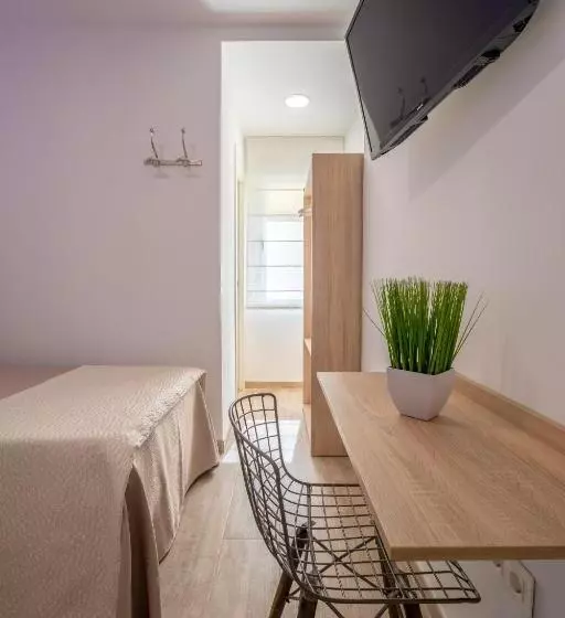 پانسیون Petit Malaga Congress