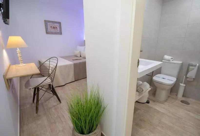 پانسیون Petit Malaga Congress